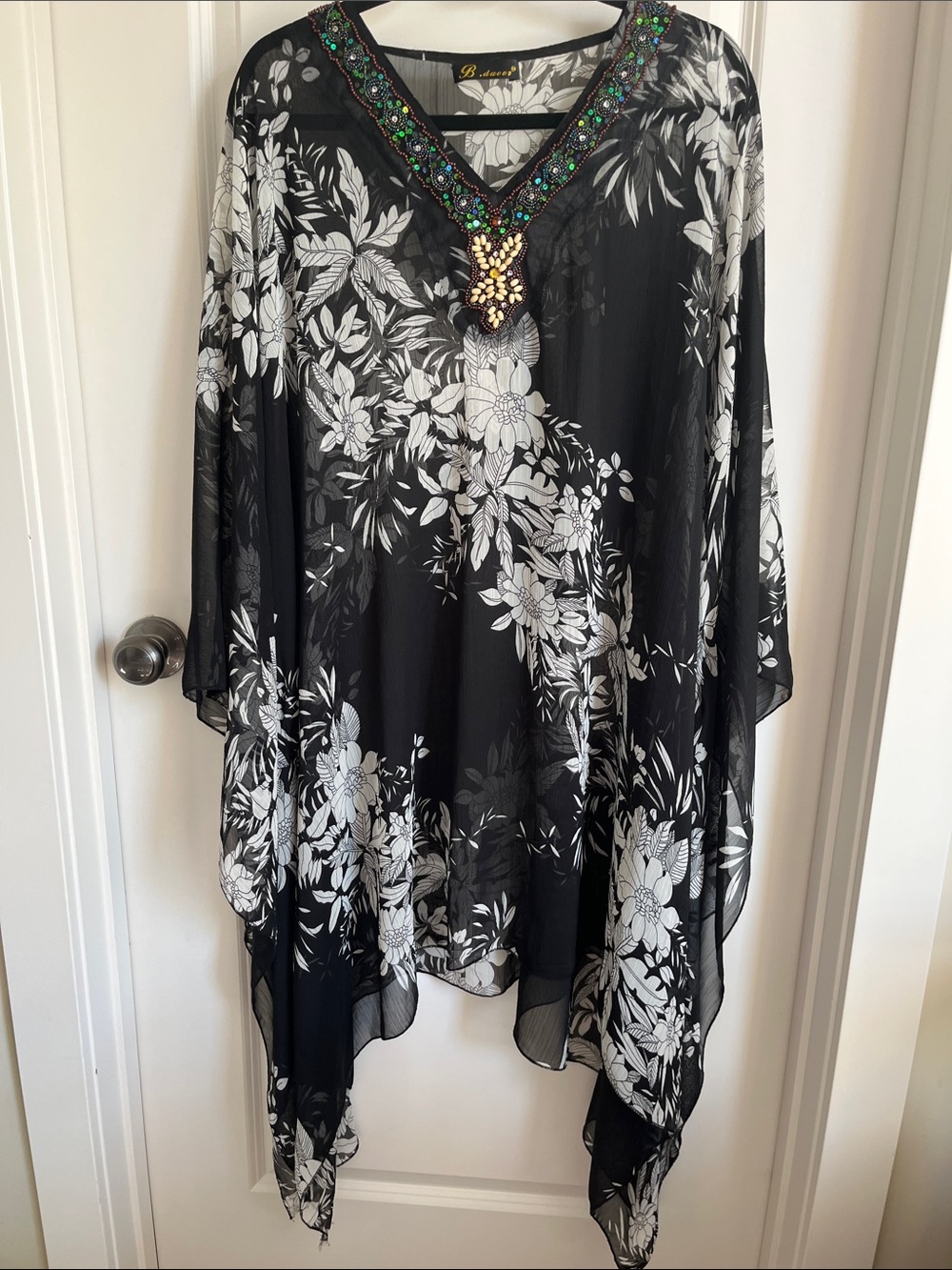 Black & White Floral Beaded V-Neck Tunic